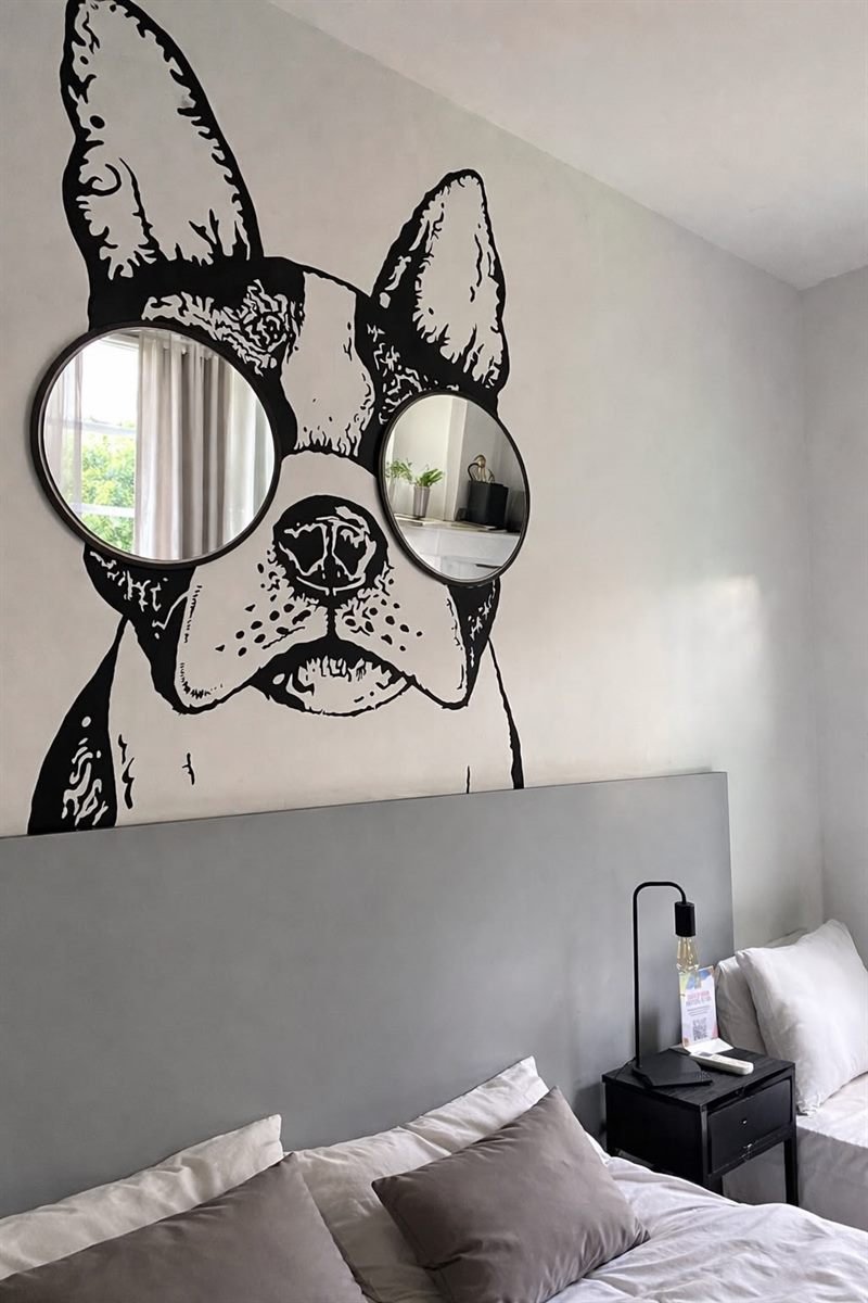 Mural pintado a mano para hotel en Valencia
